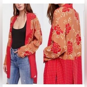 Free People Forget Me Knot Women’s Tie Front Red and Tan Floral Kimono a size M